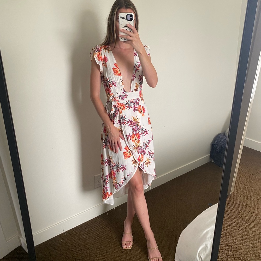 Adelyn Rae White Floral Dress - Picture 2 of 3